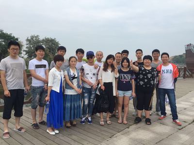 公司游玩同事合影